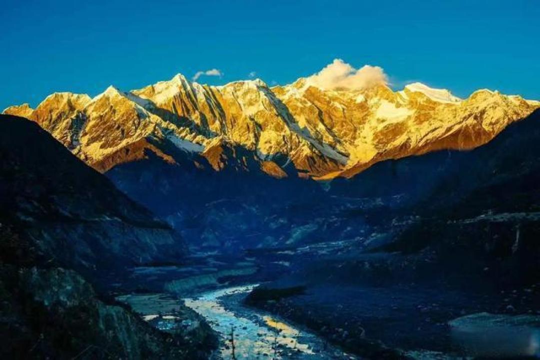 南迦巴瓦日照金山观赏指南,邂逅中国最美雪山的金色时刻
