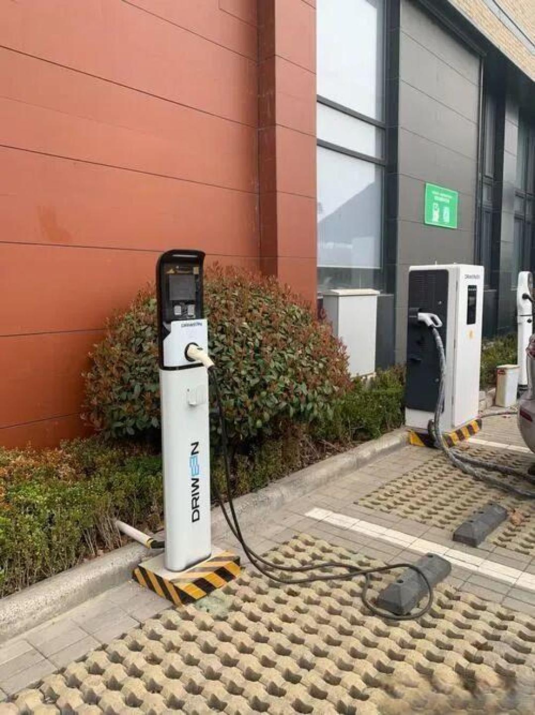 中年人买首台车,无固定车位怎么选?混动才是最务实的选择