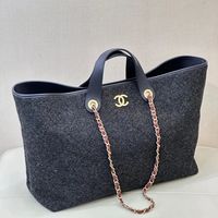 通勤装得下14寸电脑，节日出片不突兀：托特包的容量结构与场景适配力才是关键