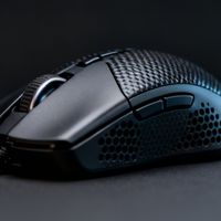 雷蛇毒蝰V3 Pro轻量化是电竞刚需还是性能过剩？1200+用户观点大碰撞