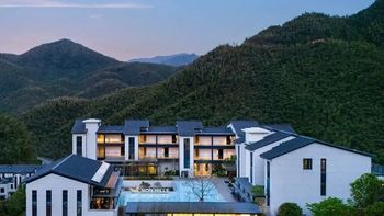 【周末清明不加价】¥999起/2晚--上春山！安吉赏花观云海！隐于山林背靠竹海乌托邦！客房一窗一景！宠物友好！步行可达云上草原