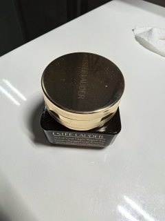 雅诗兰黛眼霜：科技配方抗老保湿