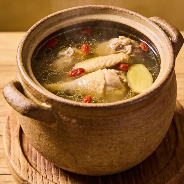 2025年湘赣菜系爆发：江西小炒门店年增超600%，鲜辣下饭成全国餐饮新风口