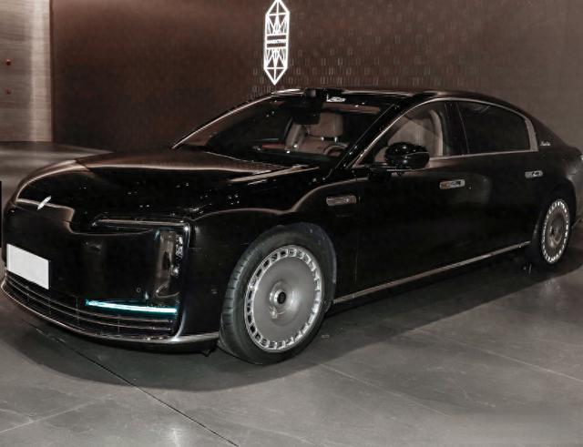 裸车相差450000元！为何价格更低的尊界S800能够叫板迈巴赫S480？