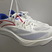 安踏柏油路霸2：薄底神鞋还是体验翻车？580+用户观点大PK