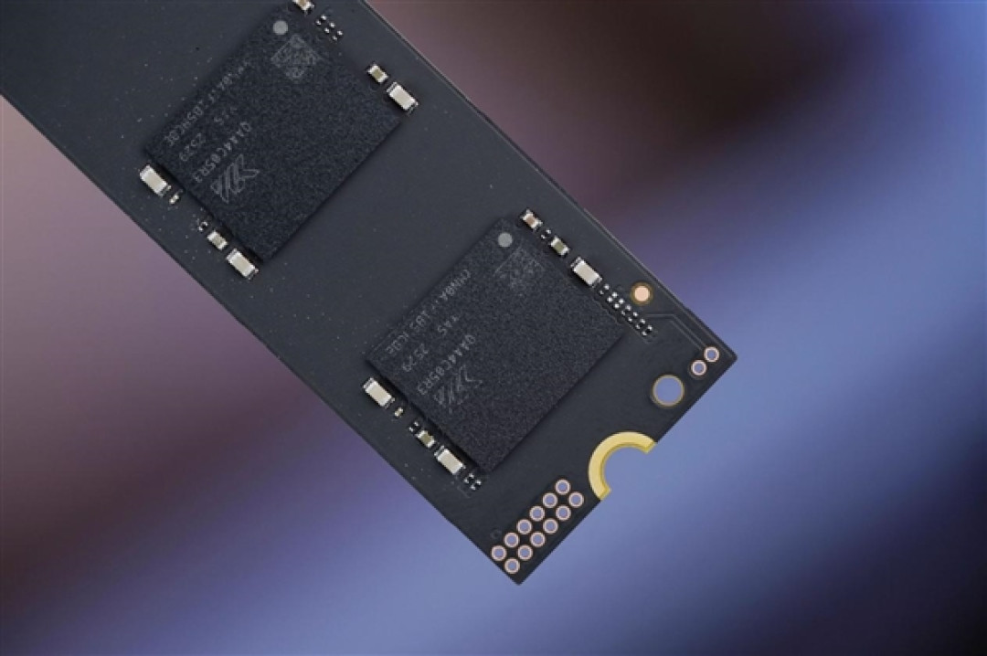 长江存储首款商用PCIe 5.0 SSD！PC550 1TB图赏