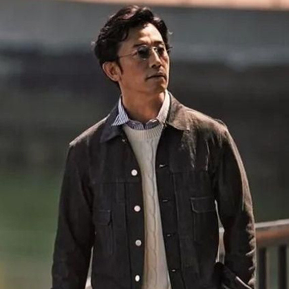 等老了后，学习日本男人：春天不穿卫衣、冲锋衣，换成这些更高级