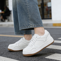 百元小白鞋别只看颜值！缓震材质与透气结构才是穿久不累的关键