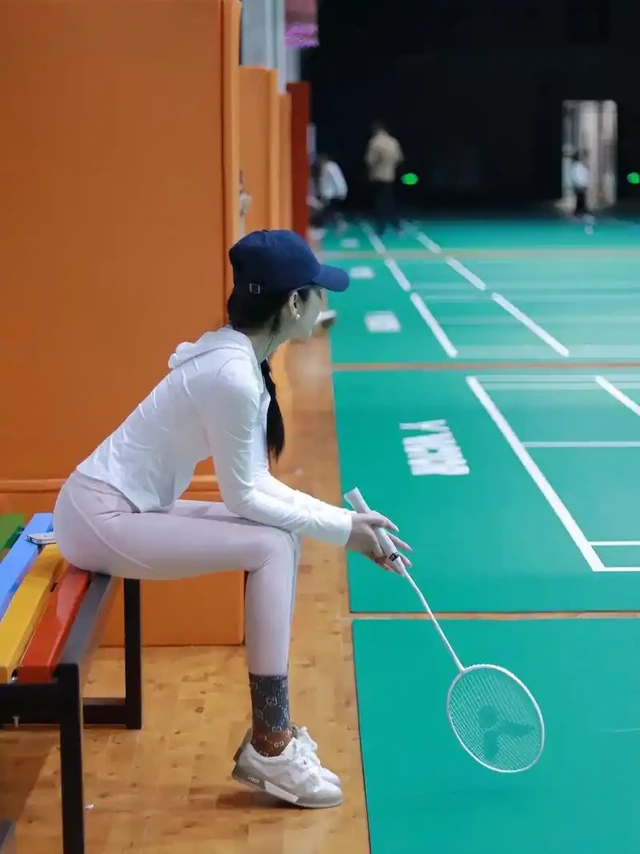 羽毛球馆的一天