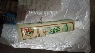 含氟牙膏预防龋齿，抗敏美白选对成分