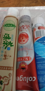 含氟牙膏预防龋齿，抗敏美白选对成分