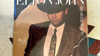 传奇歌手埃尔顿·约翰（Elton John）的流行摇滚专辑