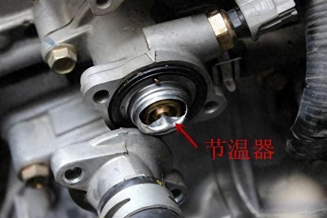 比亚迪HEV别再乱开！4个核心用法吃透，市区高速稳跑3点几油耗