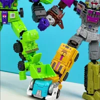 被踩扁的变形金刚管子 新买的布鲁可变形金刚积木车竟然被梦禾抢先全拆了，可怜的管子被大力神和混天豹踩扁了。#布鲁可变形金刚 #布鲁可积木车 #变形金刚玩具 #布鲁可积木人 #合金车模玩具