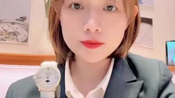 闭眼入的顶流女表｜宝珀3663全历月相
✅ 35mm黄金尺寸，通勤/晚宴都适配
✅ 贝母盘+钻圈+月亮美人，颜值天花板
✅ 全历+月相，复杂功能一步到位
✅ 自制机芯100小时动力，省心耐用
红金显贵、钢款百搭，送人自戴都体面
腕间的精致底气，这一块就够了#宝珀贝蒂女士系列 #高级制表