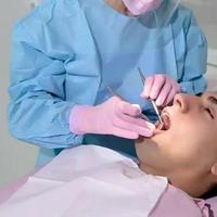 医生：每顿饭后要漱口的人，用不了半年，牙齿可能出现4种改变