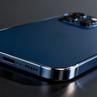 华强北美版iPhone 17 Pro Max卡贴机跌破6000元，价格崩盘趋势显现