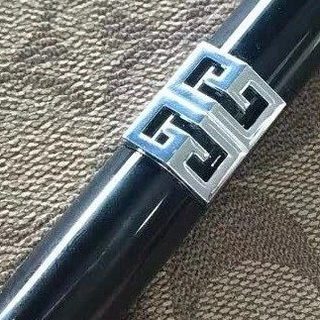 闺蜜用了纪梵希粉丝绒N27后，说这比大红包更懂她