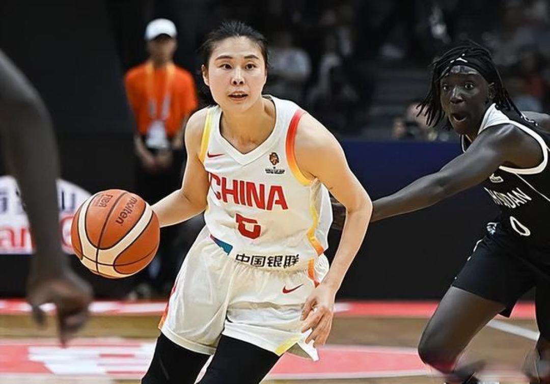 女篮提前锁定世界杯门票,内线三高统治赛场,张子宇成亮点