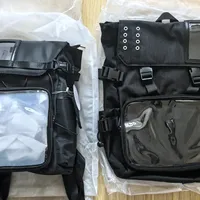 2025下半年起名创优品、大创等平价零售品牌密集推出痛包产品，谷子消费门槛显著下探