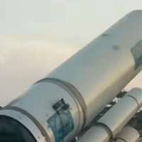 西安七旬大爷花30万装天文望远镜摆摊，却被质疑用幻灯片糊弄路人