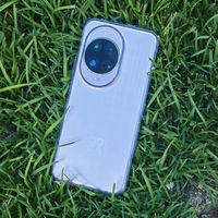 鸿蒙6加持下，华为中端机靠系统流畅与卫星通信突围，但游戏性能和快充仍是短板