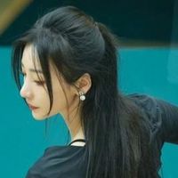 柳岩穿搭全包瑜伽服,一身黑色挡不住好身材,一般人真的学不来!