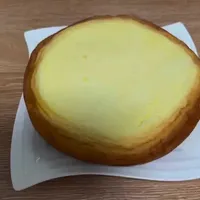 #戚风蛋糕 #电压力锅戚风蛋糕
今天我用电压力锅做的戚风蛋糕,成功的挺成功的,姐妹们做起来吧。准备:5个鸡蛋,100毫升牛奶,45克白糖,100克斤面粉,5克白醋20毫升食用油【用没有味道的】打发蛋白最好用电动打发器,如果用手的话会巨累