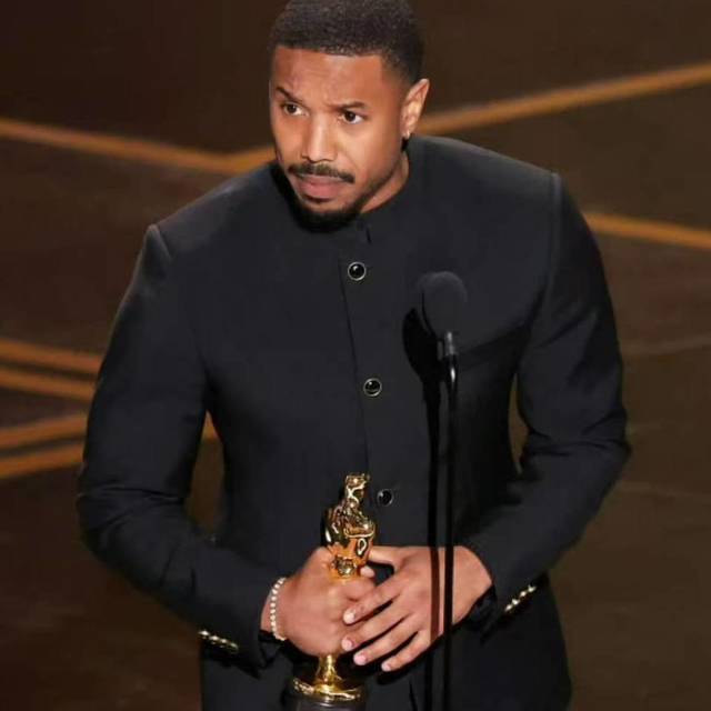 今年奥斯卡影帝是他？穿LV领奖、这身材练得让人“嘶哈嘶哈”？！