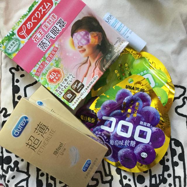 屈臣氏最近的活动 杜蕾斯超薄系列的12只59rmb买一送一 差不多一只两块五比较良心了 如果经济能力足够一定要尝试日本制的0.01 系列 真正恍若无物 悠哈软糖两个16rmb 便利店一般是9.9 孩子