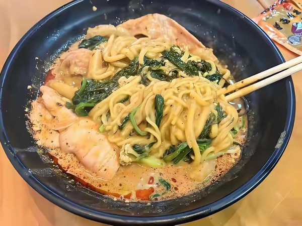 从刘文祥麻辣烫事件看餐饮乱象，普通人如何破局？