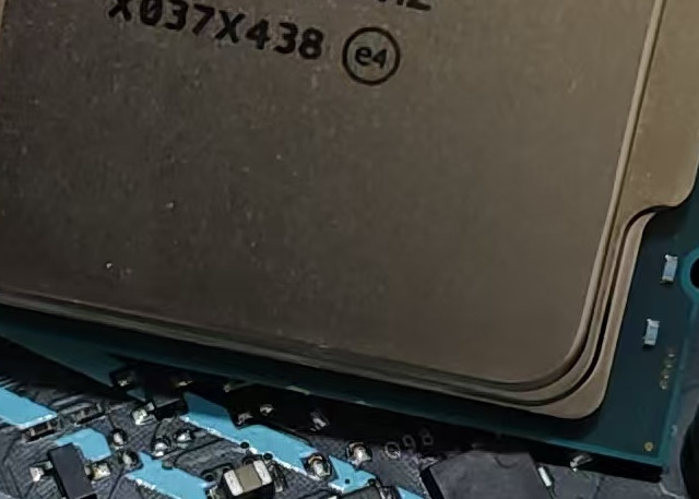 2XX元11代E3处理器单核700分PKI5-12400，鲁大师60万免费P750显卡