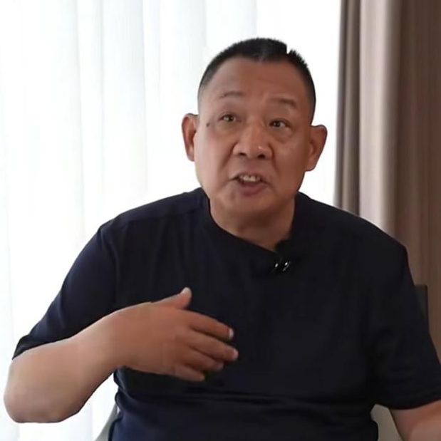 胖东来于东来坦言：38亿全分员工，房子卖了，如今靠老存款过日子