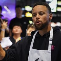 安德玛跌落神坛：从“硬核战神”到“爹味三宝”，它真的被彻底抛弃了吗？