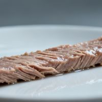 2026年3月15日《百姓关注》曝光多款猫条检出禁用物质三聚氰胺