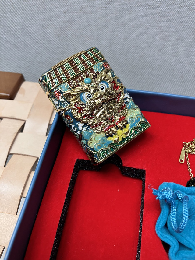 Zippo夜光龙狮：掌心的不灭火焰