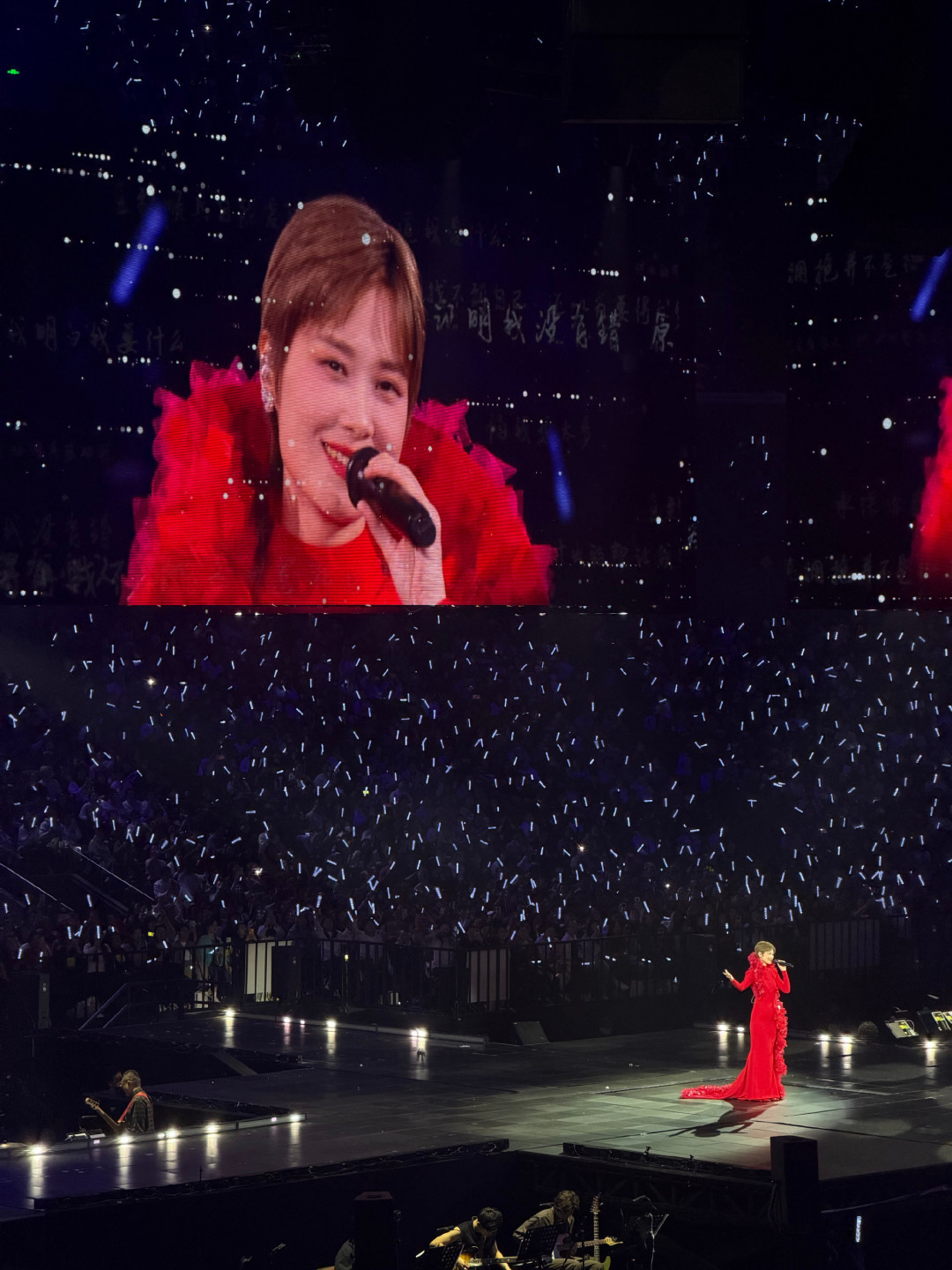 顶配视听盛宴与二十年双向奔赴，李宇春演唱会凭何封神？