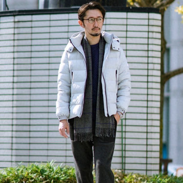 男人上了年纪，可不穿羽绒服、冲锋衣，这3种外套不能少，很洋气