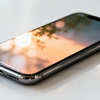 iPhone XS Max是'经典神机'还是'过时机皇'？2026年用户观点大PK