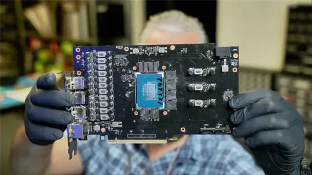 惨烈!用户私改液金致RTX 5070报废:核心烧毁、PCB腐蚀