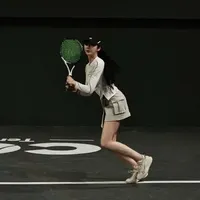 球技不知道 反正我的身材很曼妙 球技不知道 反正我的身材很曼妙
球技还在练，但身材管理全靠网球和我的智能网球搭子
告别一半时间都在捡球，100多颗球的容量直接练到爽
智能语音控制超省心，双手没空也能随时调整，现在每天泡球场，身材和状态都越来越在线～
#网球训练 #网球博主 #网球女孩 #网球搭子 #网球装备