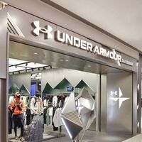 硬核训练仍可靠，日常穿搭已掉队：安德玛的“专业主义”困在了哪个场景？