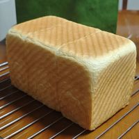 高含水量吐司并非越软越好：水分、面粉与工艺的平衡才是家庭烘焙成败关键