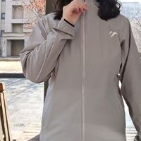 从防晒力到穿搭感，北归线、京东京造、骆驼，谁更适合日常穿