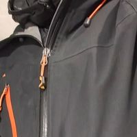 迪卡侬 MH500 冲锋衣换个货号涨价卖？这其中的“信息差”你必须知道