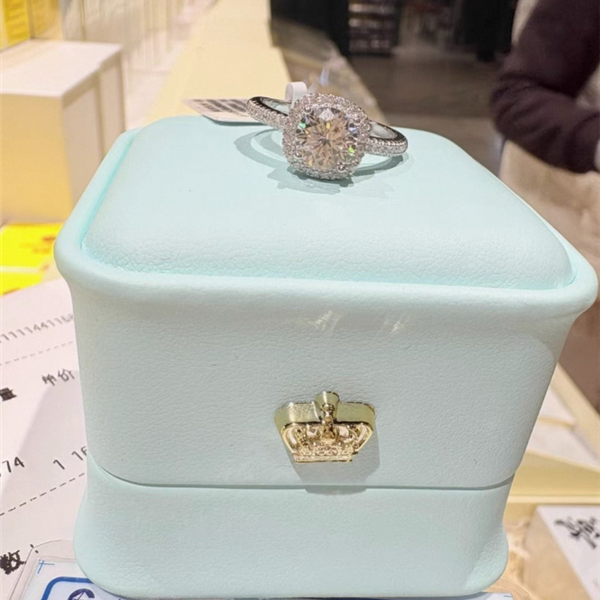 胖东来 169 元 1 克拉方糖戒指再上架，每人限购 5 枚，黄牛傻眼