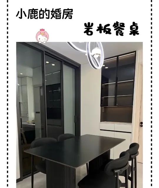 给婚房网购的餐桌也太好看了吧，极简的造型和我家整体太搭配了#装修 #原创视频 #现代简约 #餐桌