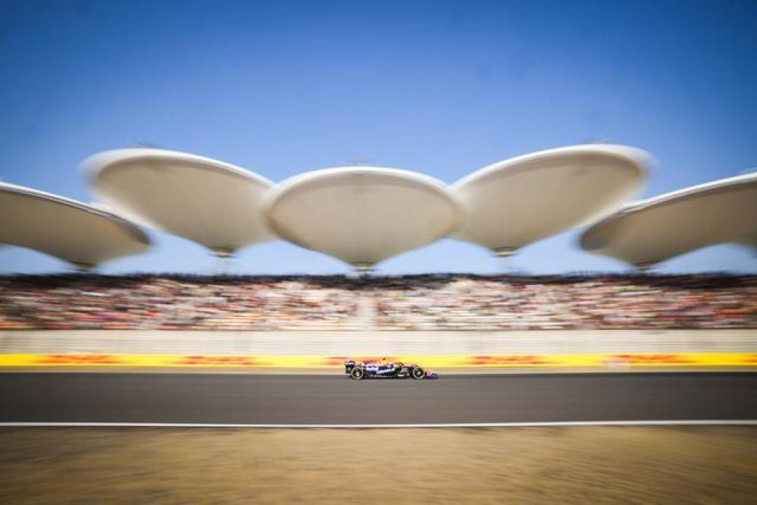 F1中国站大乱斗!新秀夺冠,法拉利内斗,卫冕冠军爆冷退赛