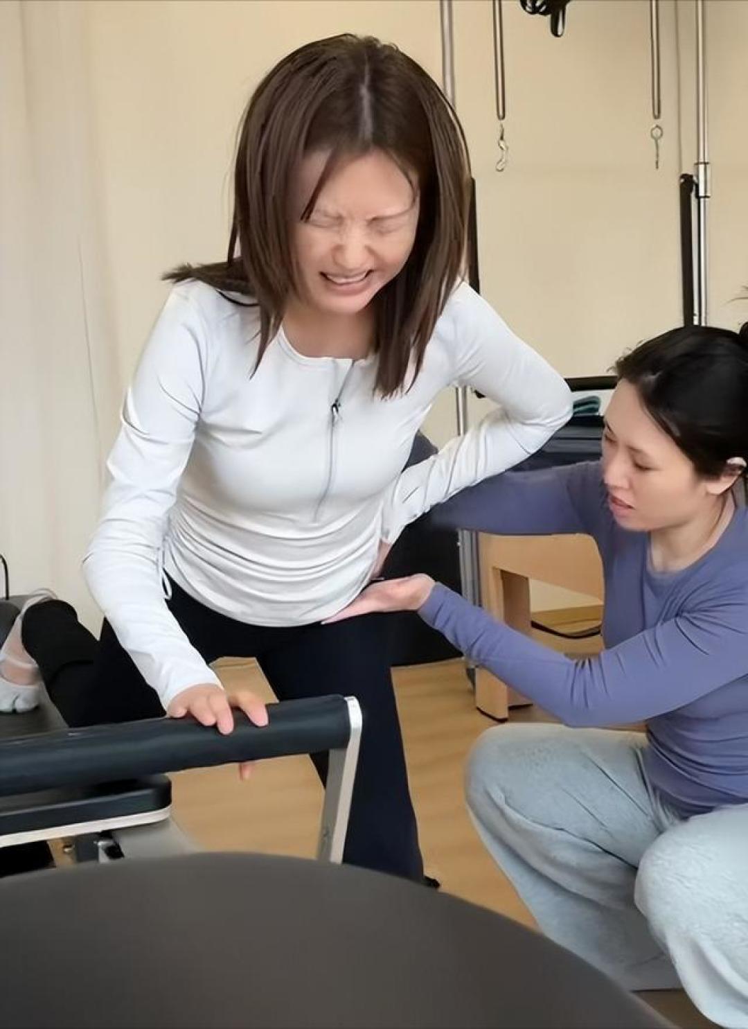 包文婧产后10个月开练普拉提，坦言剖腹产真实困扰引妈妈共鸣