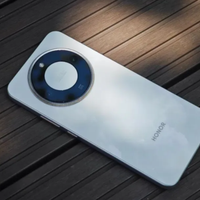 续航、护眼、耐摔拉满，荣耀X70精准狙击老人与学生真实痛点